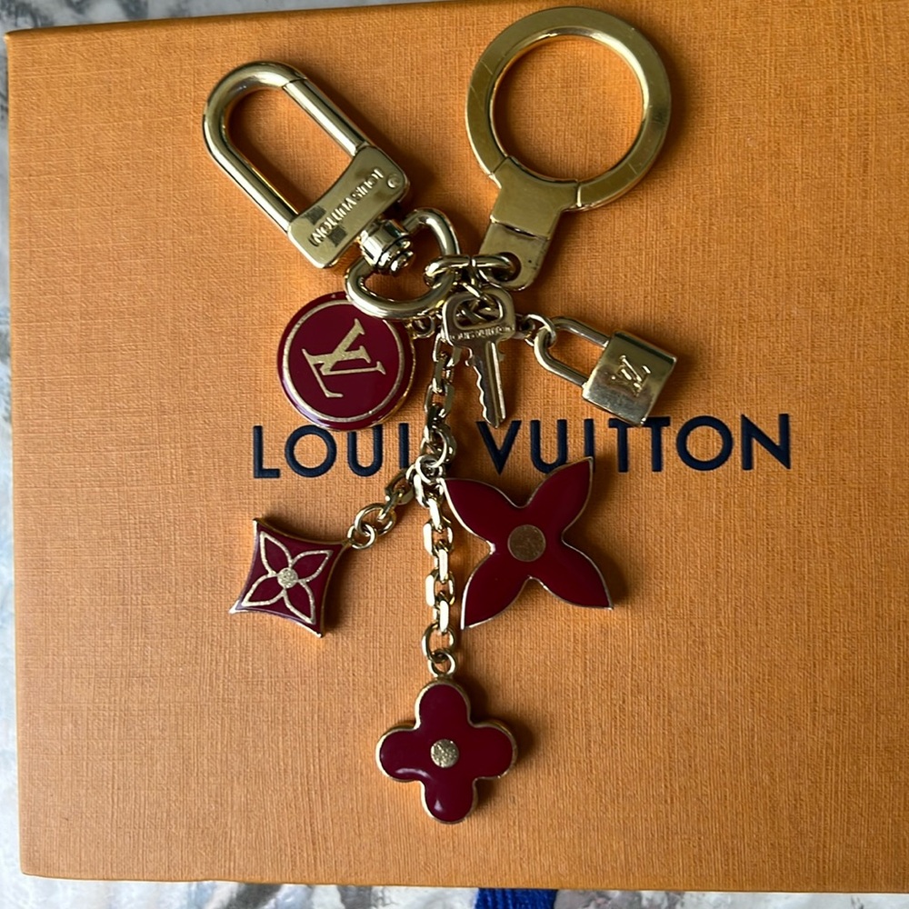 LOUIS VUITTON BN gorgeous charms.